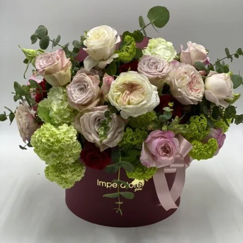 Flower box bordeaux con rose inglesi e ortensie — Imperatore Fiori Napoli